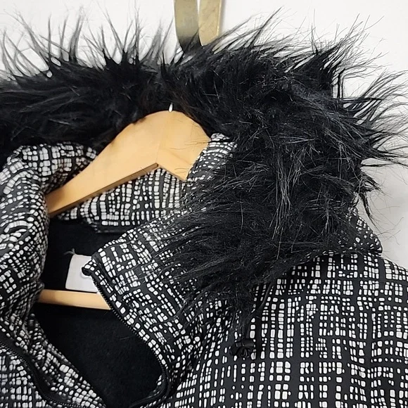 Calvin Klein Down Jacket Size M. - Picture 4 of 13